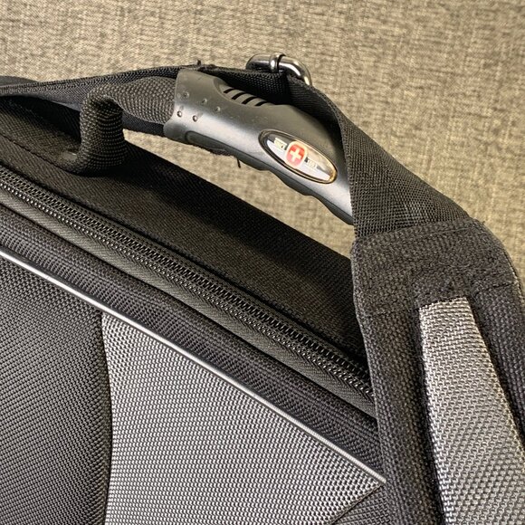SwissGear 17” Laptop Case - shoulder wenger computer carry-on travel tote bag - Picture 3 of 13